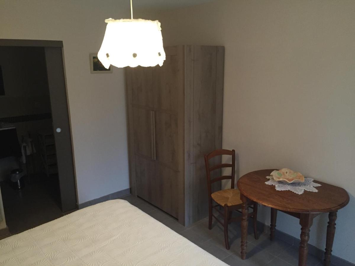 Le Mas De Servant Roulottes Et Chambres D'Hotes Auberives-en-Royans 部屋 写真